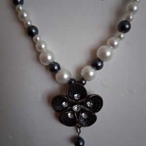Elegant Black and White Pearl Necklace